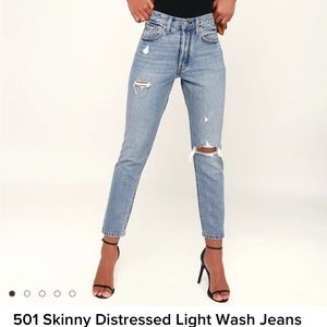Levi’s skinny distressed light wash jeans! Sz 26